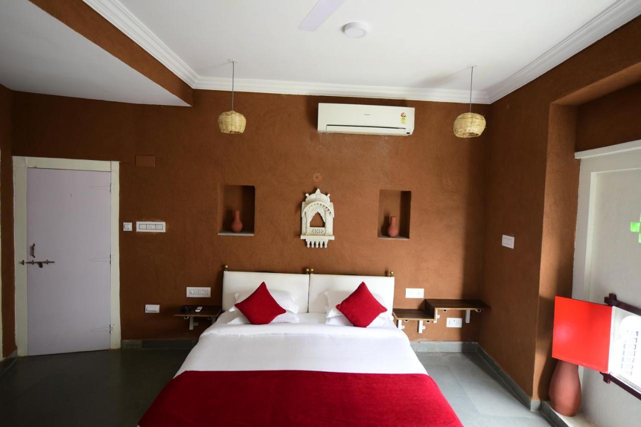 Hotel Udai Niwas By The Lake Udaipur Esterno foto