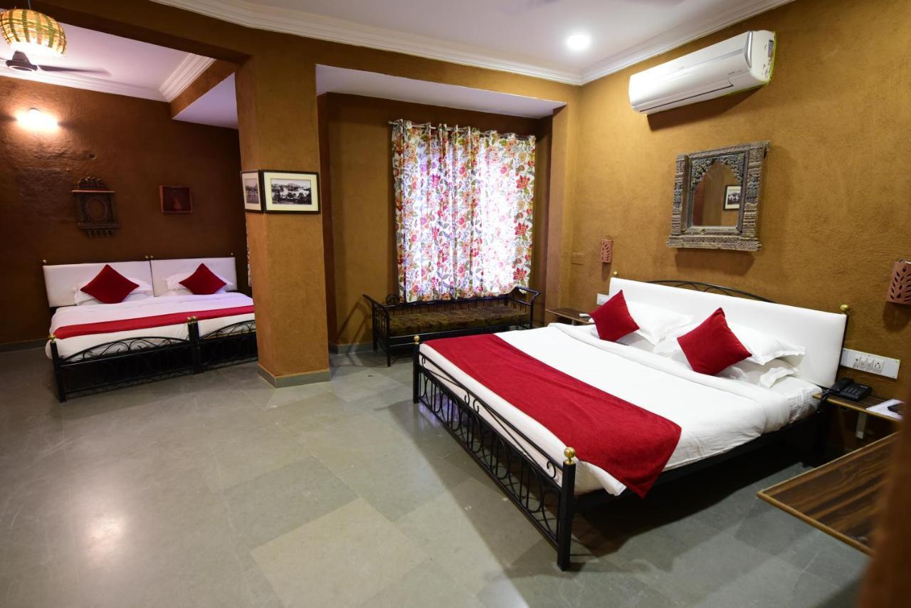 Hotel Udai Niwas By The Lake Udaipur Esterno foto
