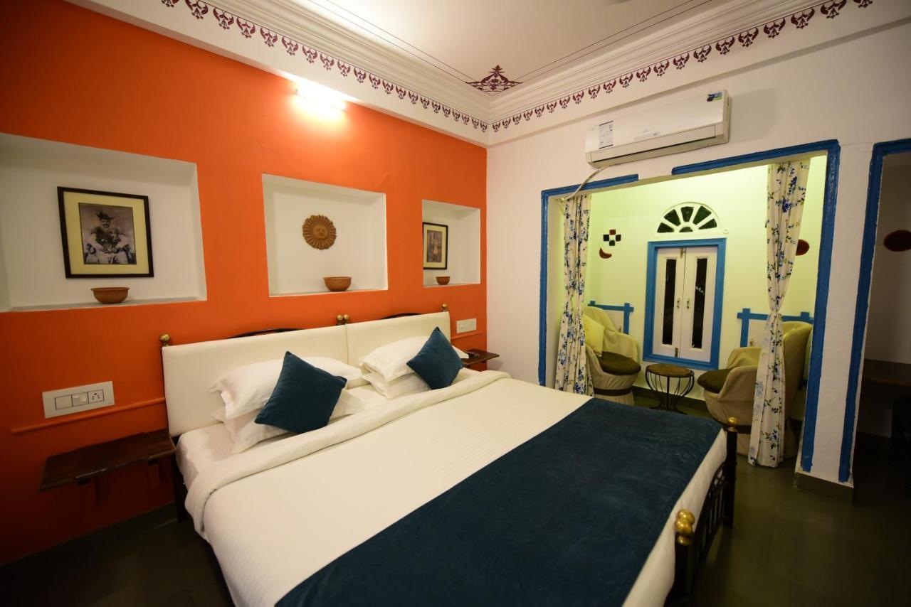 Hotel Udai Niwas By The Lake Udaipur Esterno foto