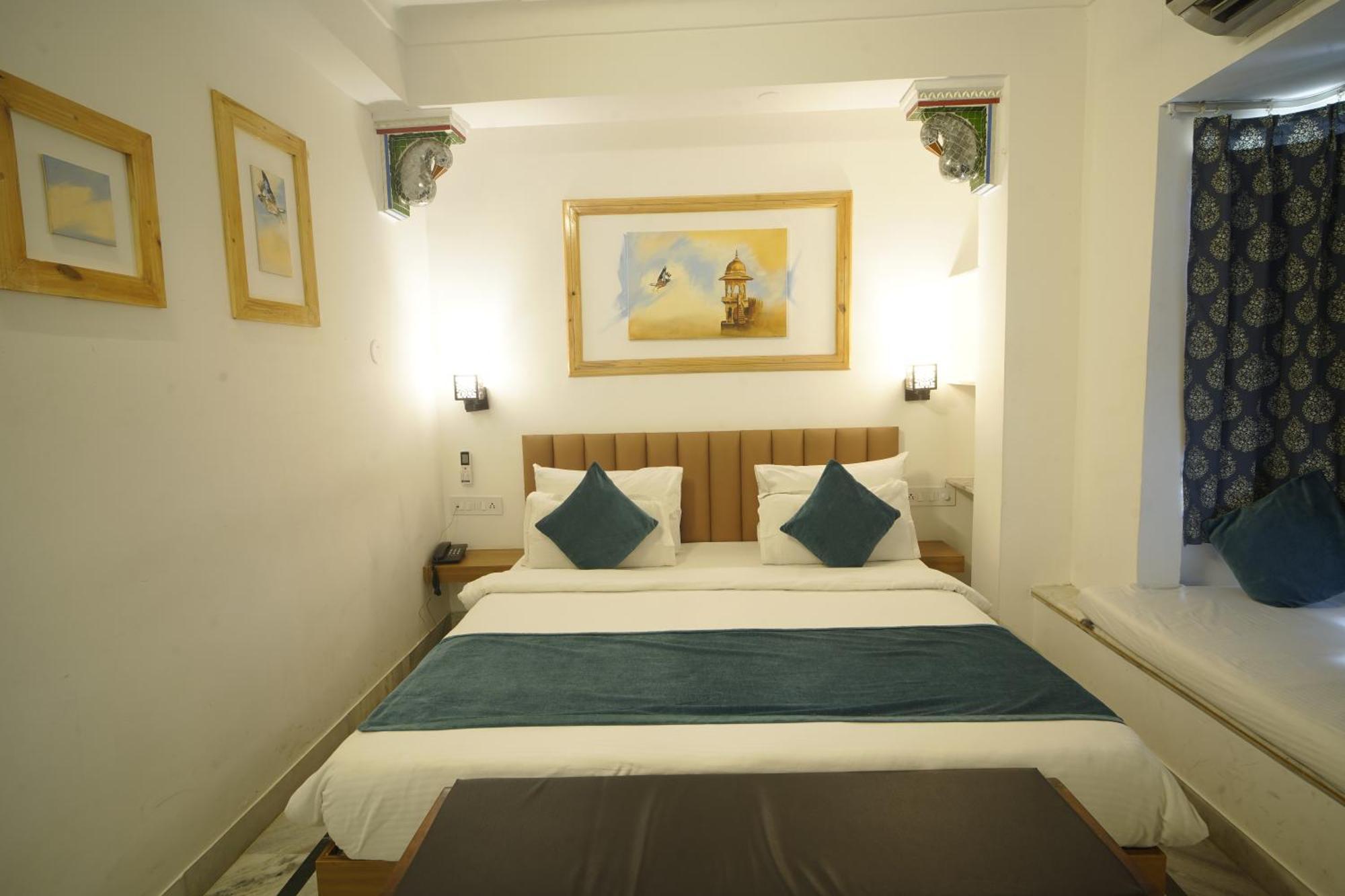 Hotel Udai Niwas By The Lake Udaipur Esterno foto