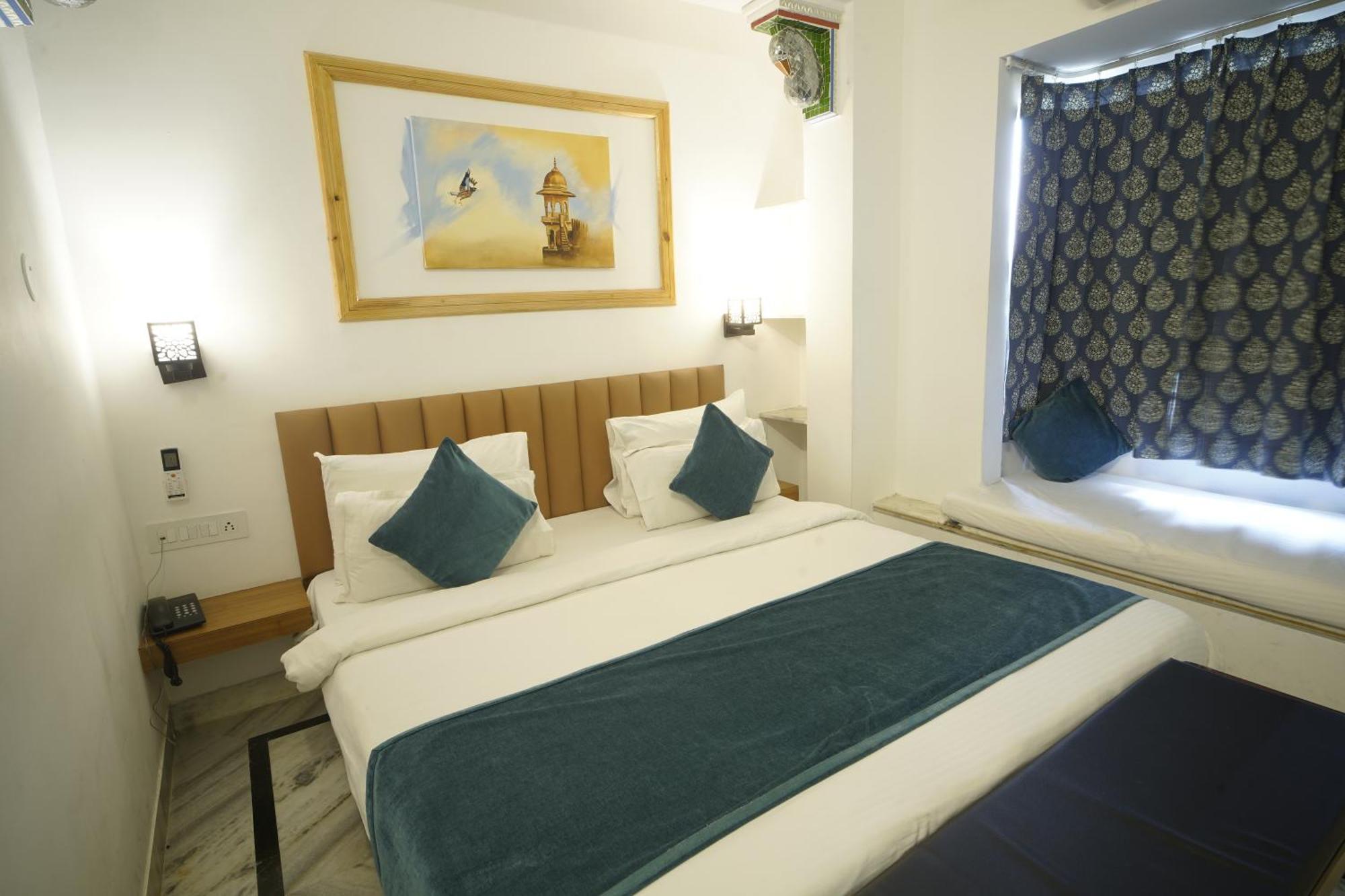 Hotel Udai Niwas By The Lake Udaipur Esterno foto