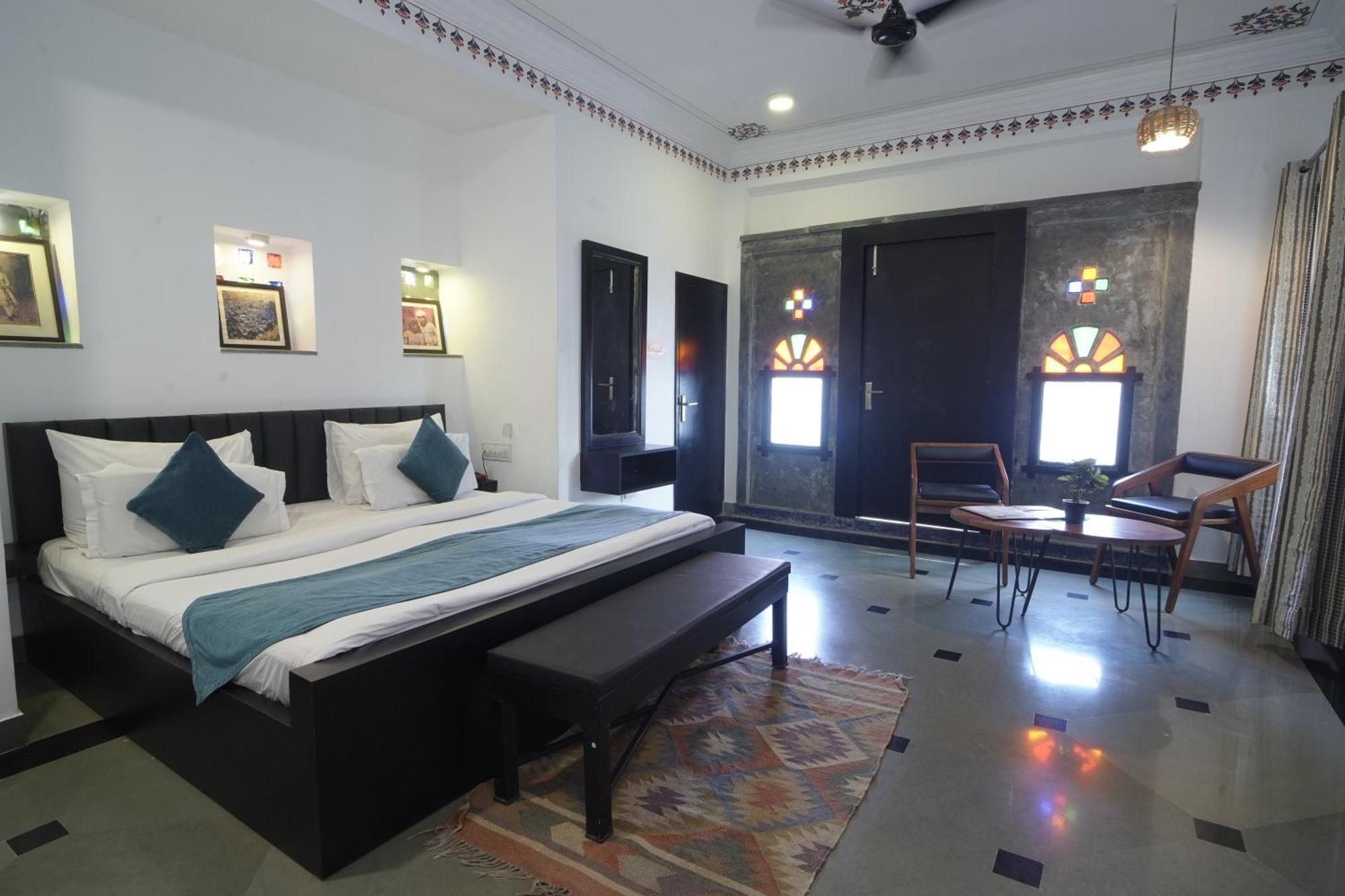 Hotel Udai Niwas By The Lake Udaipur Esterno foto
