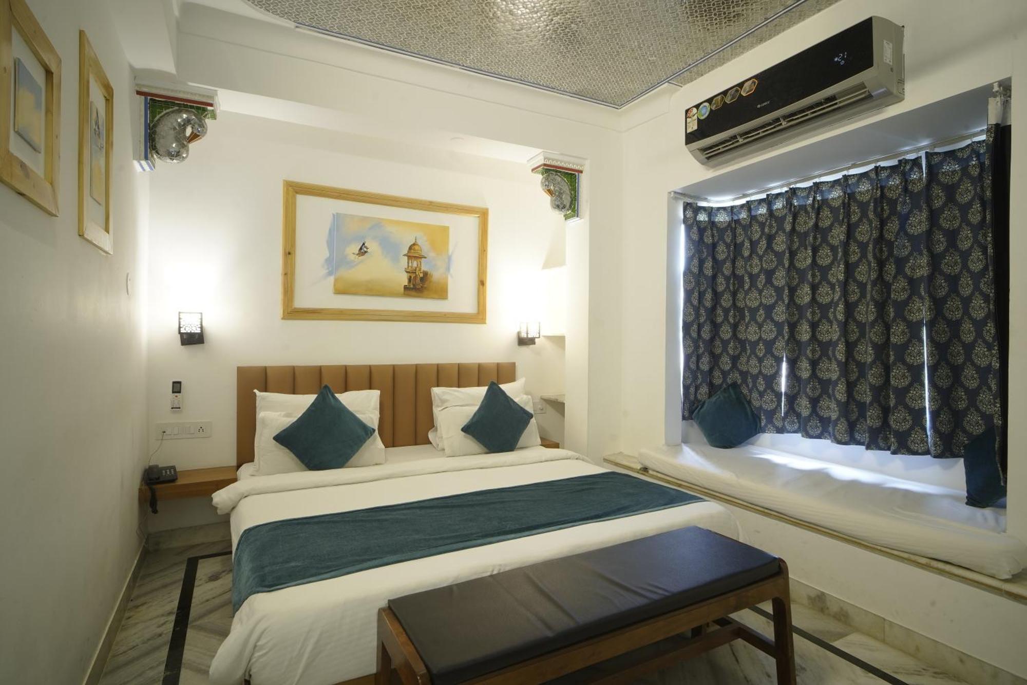 Hotel Udai Niwas By The Lake Udaipur Esterno foto