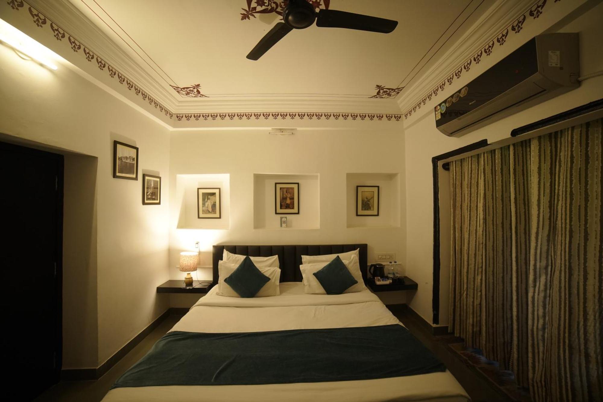 Hotel Udai Niwas By The Lake Udaipur Esterno foto