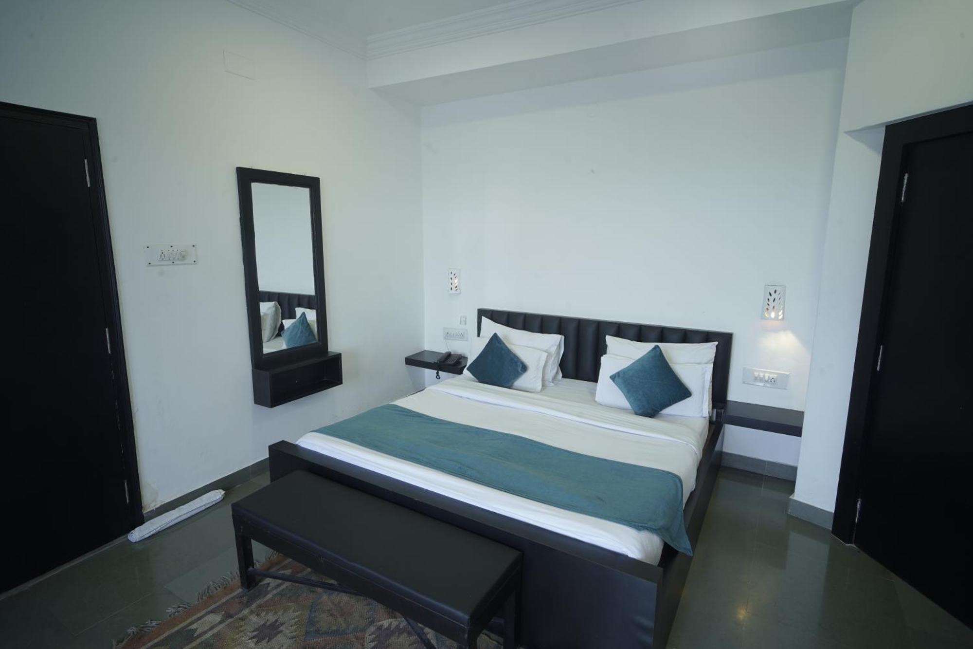 Hotel Udai Niwas By The Lake Udaipur Esterno foto