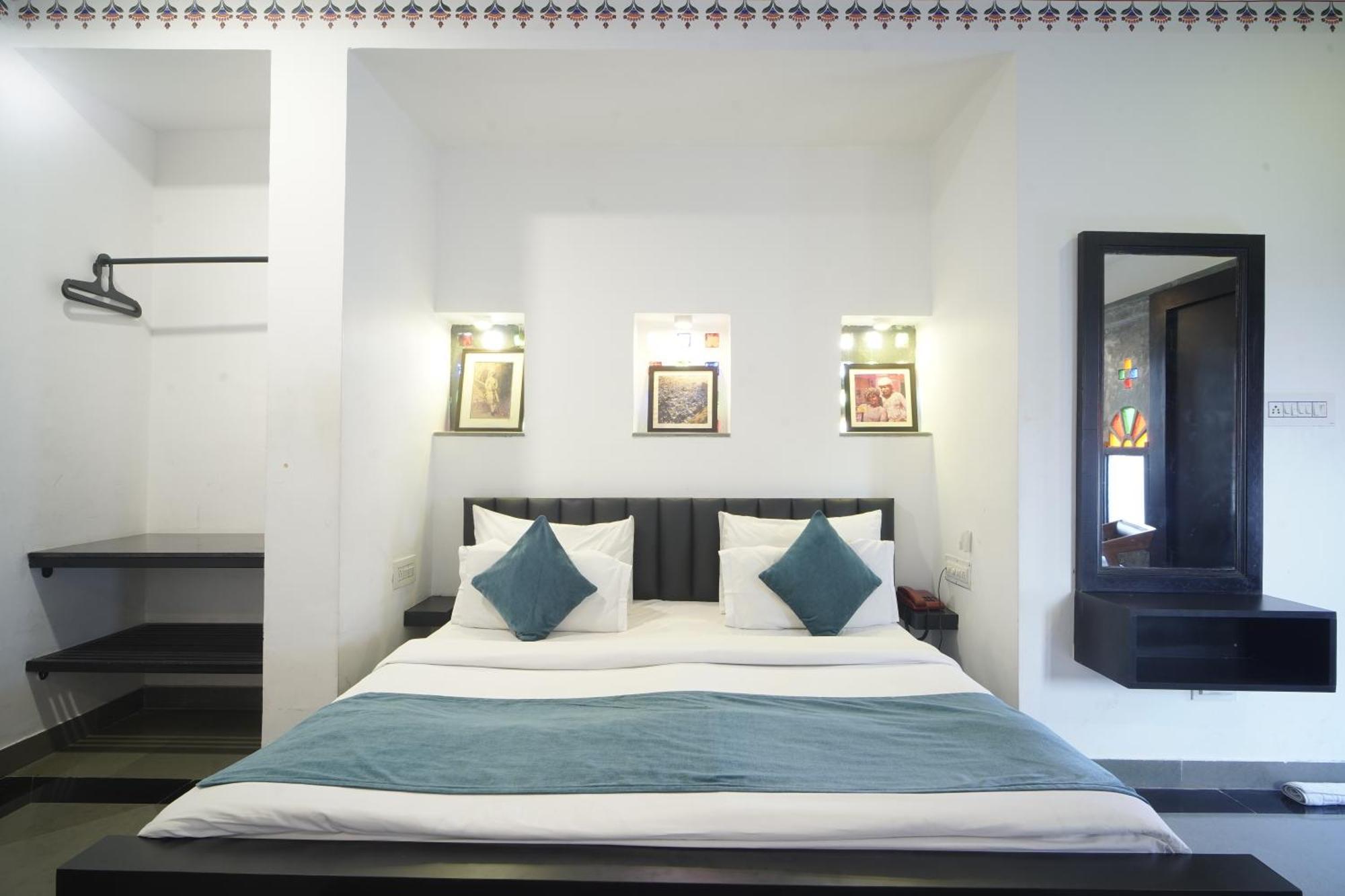 Hotel Udai Niwas By The Lake Udaipur Esterno foto