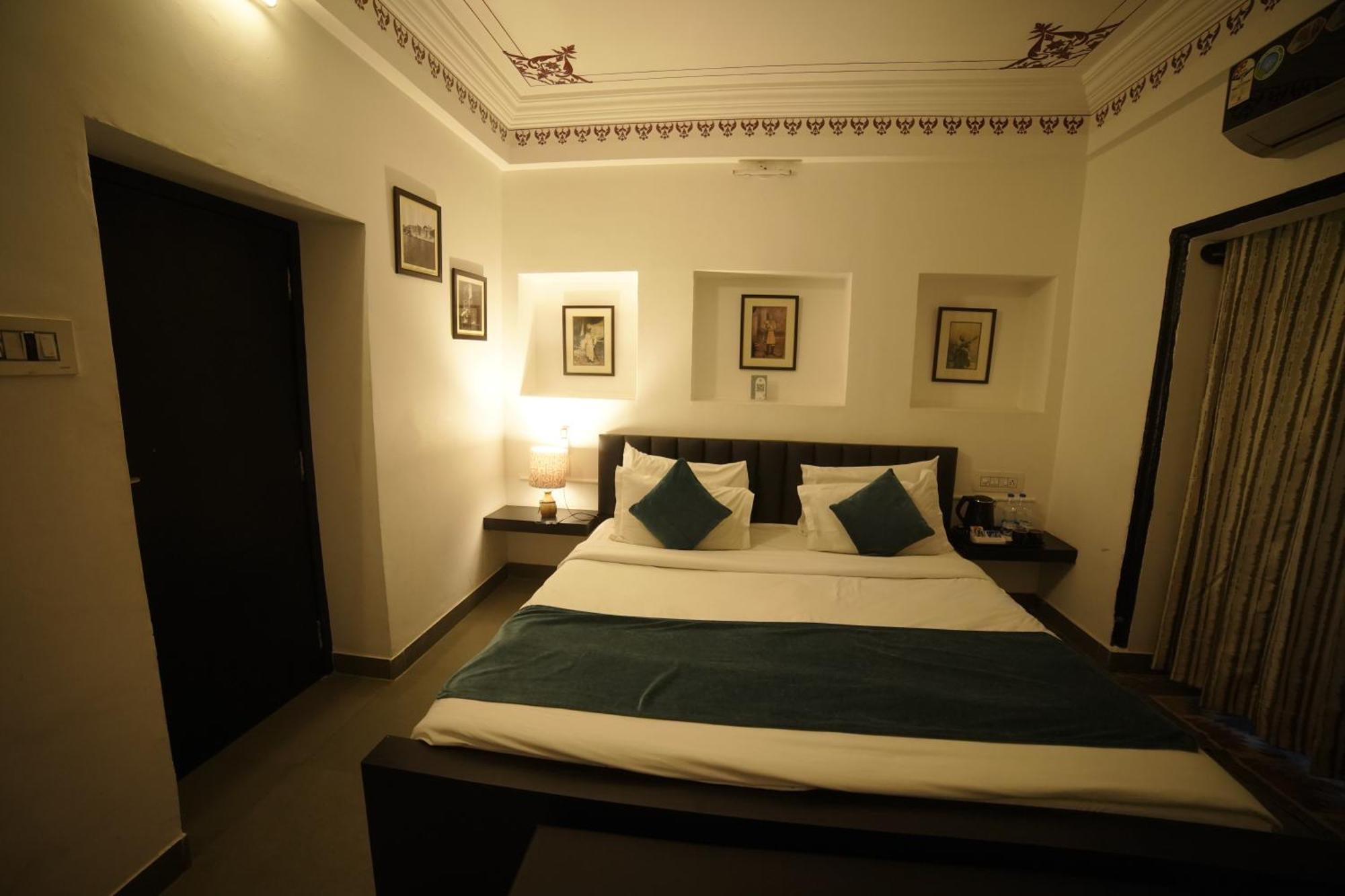 Hotel Udai Niwas By The Lake Udaipur Esterno foto